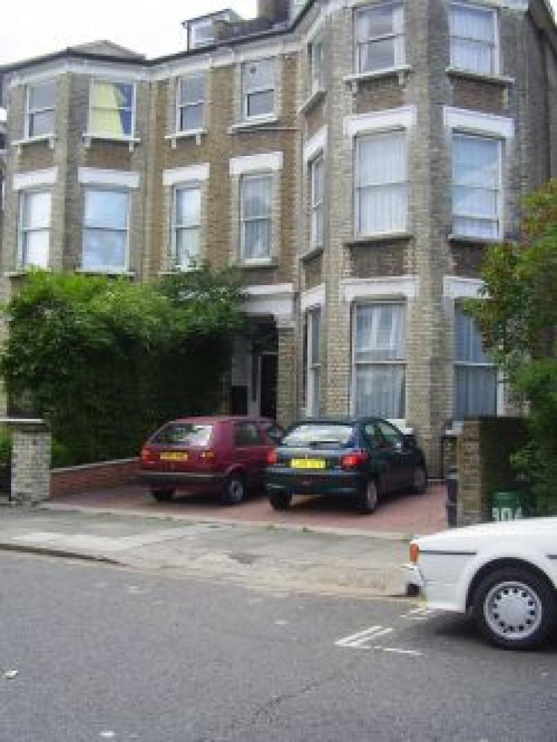 			Studio Apartment, 1 bath, 1 reception Flat			 Fordwych Road, KILBURN NW6